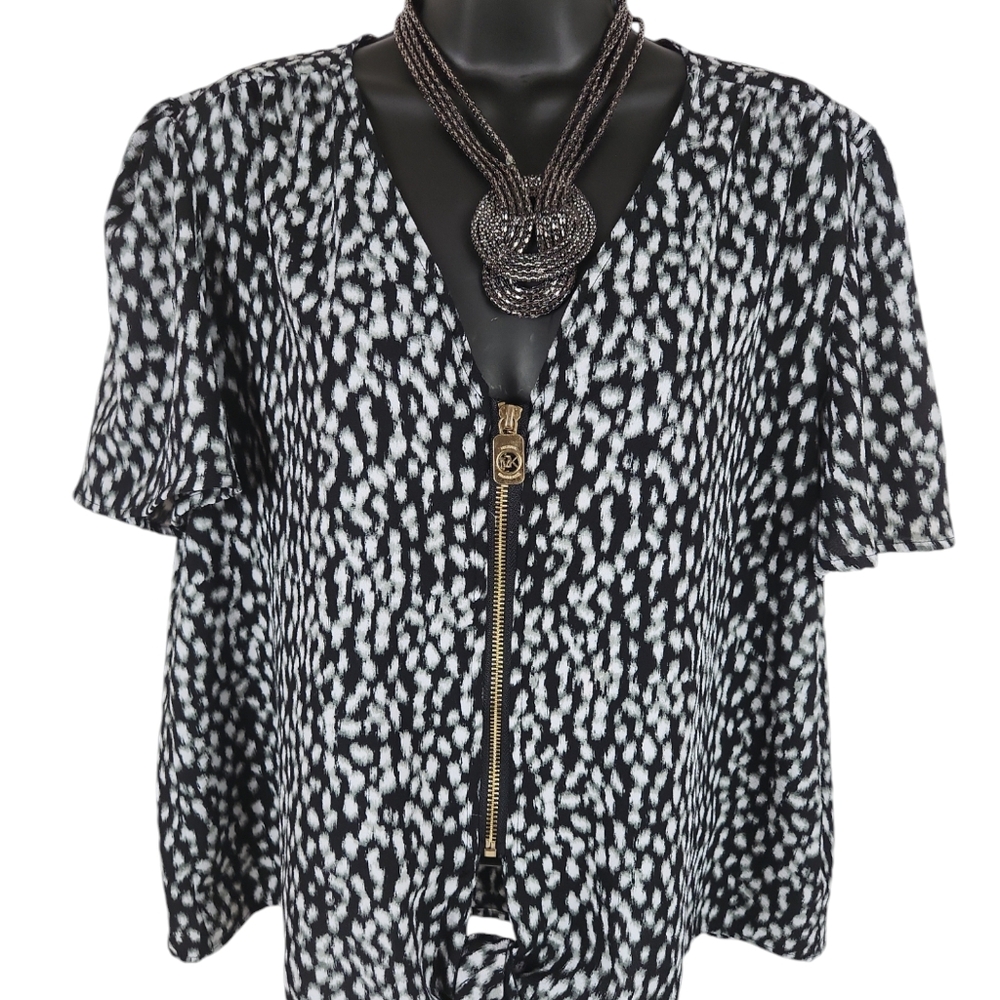 Michael Kors, Women's blk/White top w/ front zipper, Vneck, short sleeves, Sz L